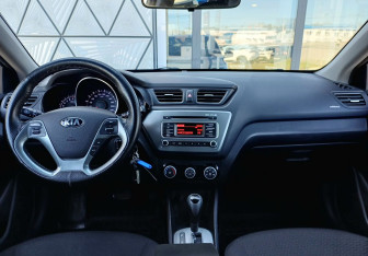 Подержанный автомобиль Kia Rio Hatchback 2016 года (11 фото)