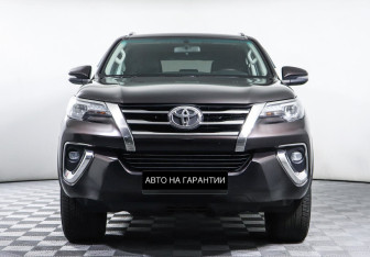 Подержанный автомобиль Toyota Fortuner 2017 года (2 фото)
