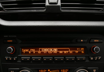 Подержанный автомобиль BMW X1 2012 года (24 фото)