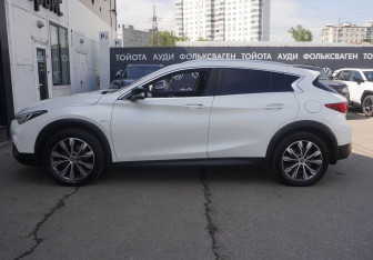 Подержанный автомобиль Infiniti QX30 2017 года (8 фото)