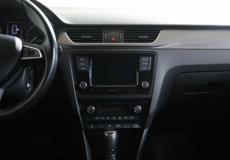 Подержанный автомобиль Skoda Rapid Liftback 2017 года (9 фото)