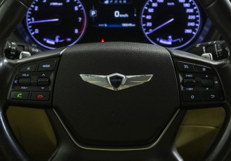 Подержанный автомобиль Hyundai Genesis 2014 года (13 фото)