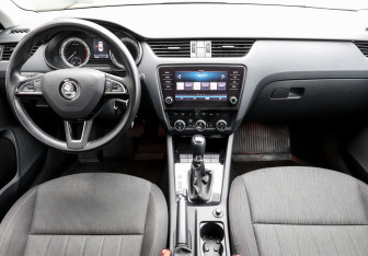 Подержанный автомобиль Skoda Octavia Liftback 2018 года (13 фото)