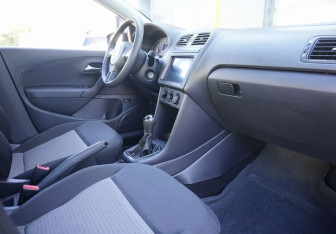 Подержанный автомобиль Volkswagen Polo Sedan 2012 года (11 фото)