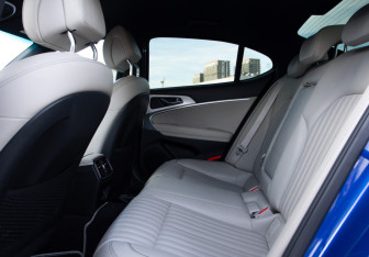 Подержанный автомобиль Genesis G70 2021 года (12 фото)