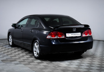 Подержанный автомобиль Honda Civic Sedan 2008 года (7 фото)