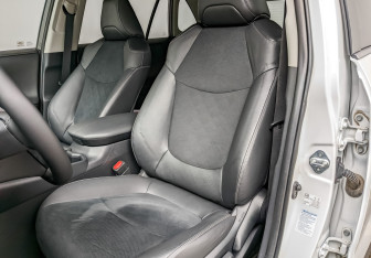 Подержанный автомобиль Toyota RAV4 2021 года (21 фото)