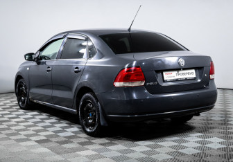 Подержанный автомобиль Volkswagen Polo Sedan 2010 года (7 фото)