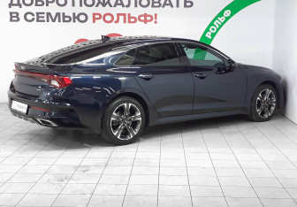 Подержанный автомобиль Kia K5 2021 года (4 фото)