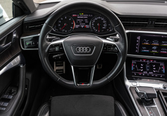 Подержанный автомобиль Audi A7 2018 года (13 фото)
