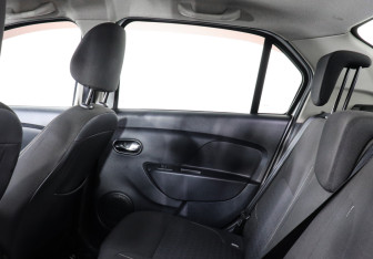 Подержанный автомобиль Renault Logan Sedan 2019 года (10 фото)