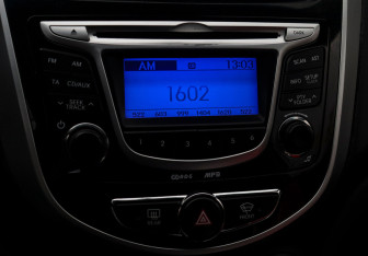 Подержанный автомобиль Hyundai Solaris Hatchback 2013 года (13 фото)