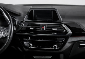 Подержанный автомобиль BMW X3 2017 года (13 фото)