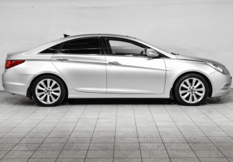 Подержанный автомобиль Hyundai Sonata 2012 года (4 фото)