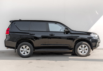 Подержанный автомобиль Toyota Land Cruiser Prado 2020 года (4 фото)
