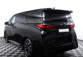 Подержанный автомобиль Toyota Alphard 2023 года (7 фото)