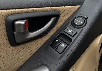 Подержанный автомобиль Hyundai H-1 2016 года (12 фото)