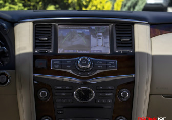 Подержанный автомобиль Infiniti QX80 2015 года (15 фото)