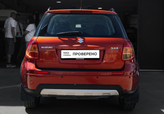 Подержанный автомобиль Suzuki SX4 Hatchback 2010 года (5 фото)