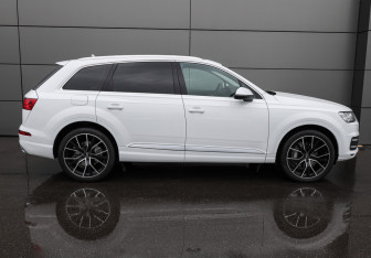 Подержанный автомобиль Audi Q7 2016 года (4 фото)