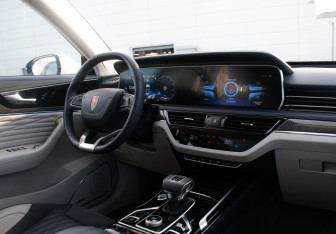 Подержанный автомобиль Hongqi HS5 2024 года (9 фото)