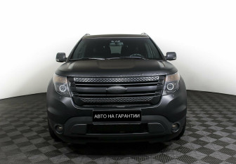 Подержанный автомобиль Ford Explorer 2012 года (2 фото)