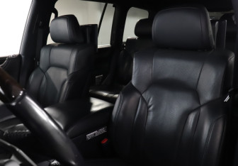 Подержанный автомобиль Lexus LX 2016 года (17 фото)