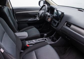 Подержанный автомобиль Mitsubishi Outlander 2015 года (9 фото)