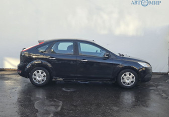 Подержанный автомобиль Ford Focus Hatchback 2010 года (4 фото)