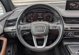 Подержанный автомобиль Audi Q7 2017 года (21 фото)