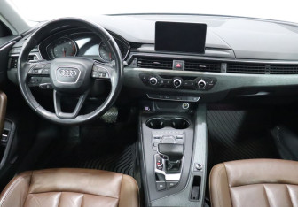 Подержанный автомобиль Audi A4 Sedan 2017 года (15 фото)