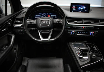 Подержанный автомобиль Audi Q7 2017 года (9 фото)