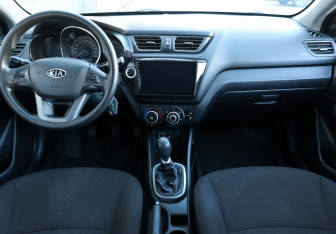 Подержанный автомобиль Kia Rio Sedan 2012 года (13 фото)