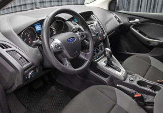 Подержанный автомобиль Ford Focus Hatchback 2012 года (15 фото)