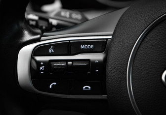 Подержанный автомобиль Kia K5 2021 года (11 фото)