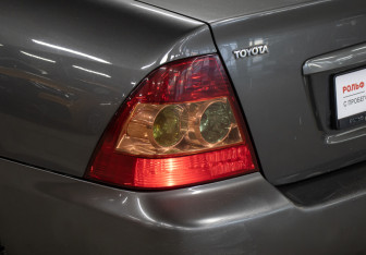 Подержанный автомобиль Toyota Corolla Sedan 2006 года (20 фото)