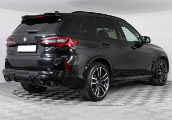 Подержанный автомобиль BMW X5 M 2021 года (2 фото)