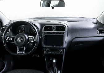Подержанный автомобиль Volkswagen Polo Sedan 2018 года (10 фото)
