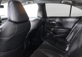 Подержанный автомобиль Toyota Corolla Sedan 2020 года (12 фото)