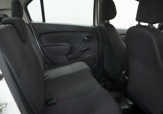 Подержанный автомобиль Renault Logan Sedan 2018 года (12 фото)