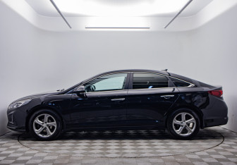 Подержанный автомобиль Hyundai Sonata 2018 года (2 фото)