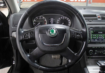 Подержанный автомобиль Skoda Octavia Liftback 2013 года (17 фото)
