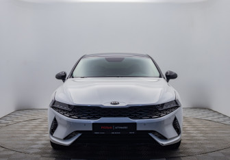 Подержанный автомобиль Kia K5 2021 года (8 фото)
