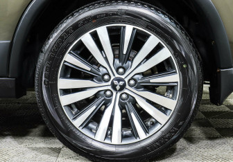 Подержанный автомобиль Mitsubishi Outlander 2018 года (7 фото)