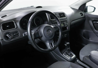 Подержанный автомобиль Volkswagen Polo Hatchback 2010 года (6 фото)