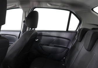 Подержанный автомобиль Renault Logan Sedan 2019 года (12 фото)