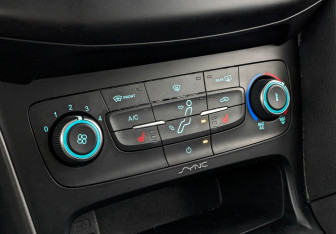 Подержанный автомобиль Ford Focus Hatchback 2018 года (21 фото)