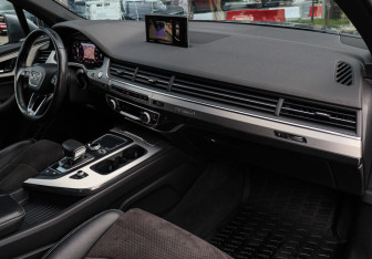 Подержанный автомобиль Audi Q7 2017 года (7 фото)