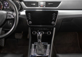 Подержанный автомобиль Skoda Superb Liftback 2019 года (15 фото)