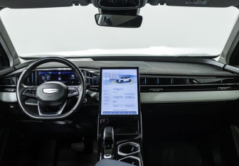 Подержанный автомобиль Geely Atlas 2024 года (14 фото)